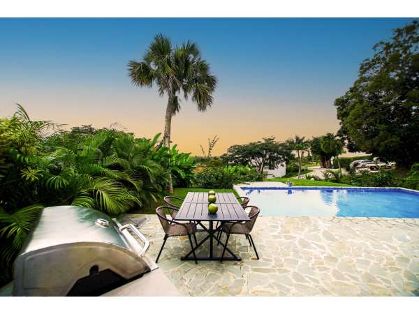 Exquisite Two-level Villa With Breathtaking Views