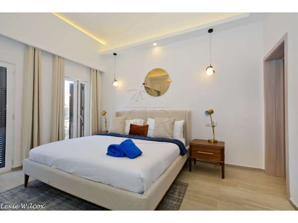 3 Bedroom Condo Close To Everywhere