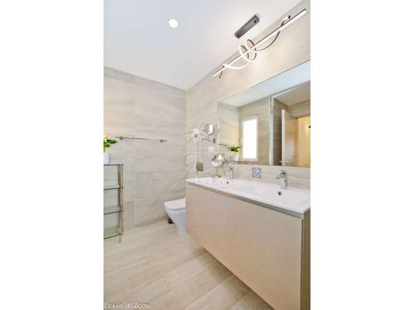 3 Bedroom Condo Close To Everywhere