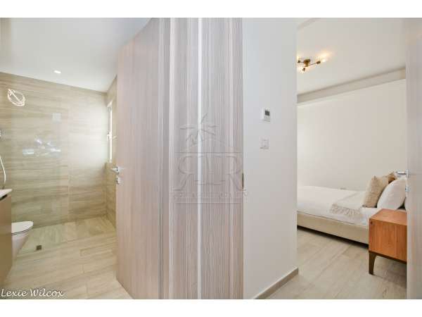 3 Bedroom Condo Close To Everywhere