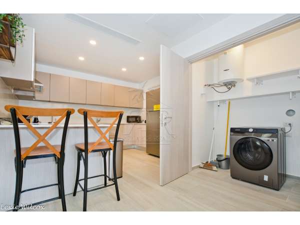 3 Bedroom Condo Close To Everywhere