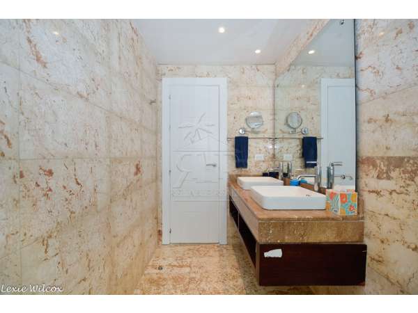 Gorgeous Ocean View 3 Bedroom Condo