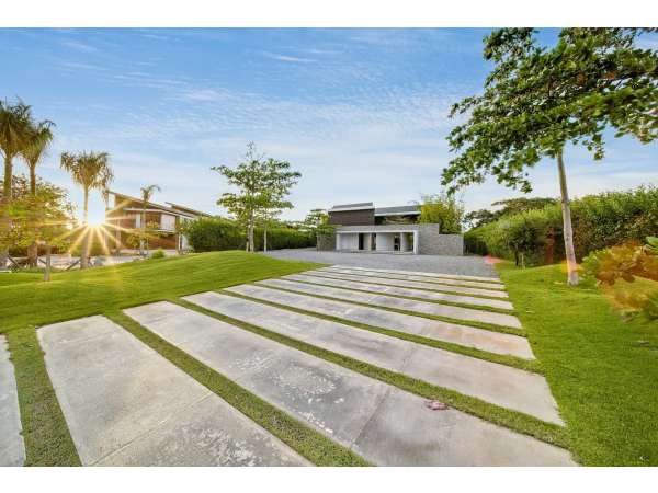 Elegant Golf View Residence In El Valle -