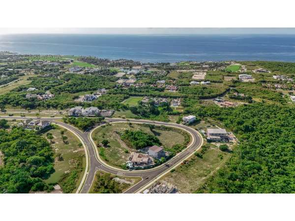 Luxury Home In Caletã³n €“ Natural Elegance With