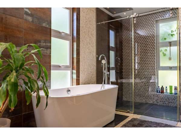 Gorgeous 4-bedroom Villa In Prestigious Pc Village