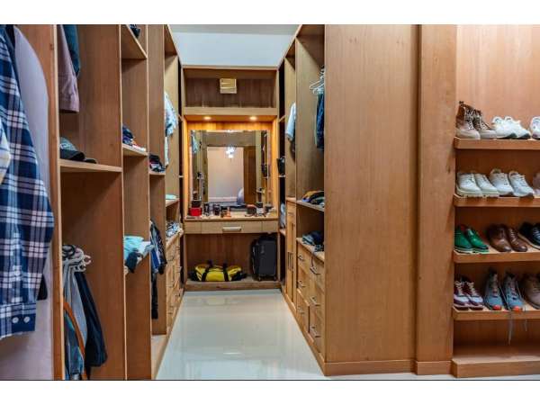 Gorgeous 4-bedroom Villa In Prestigious Pc Village