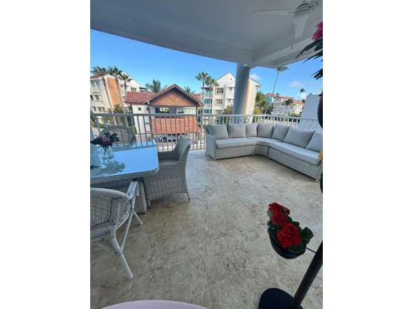 Beachfront 2-bedroom Condo