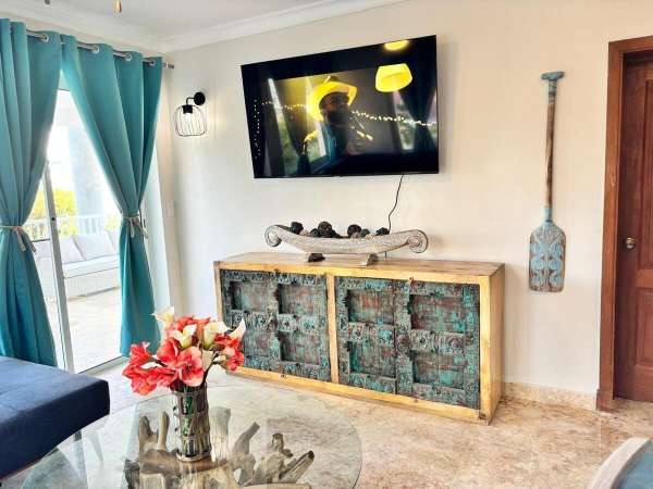 Beachfront 2-bedroom Condo