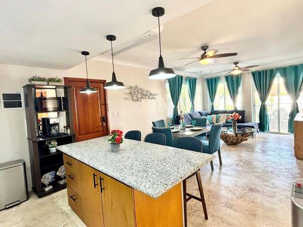 Beachfront 2-bedroom Condo