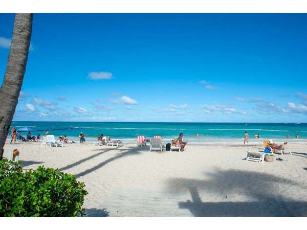 Beachfront 2-bedroom Condo