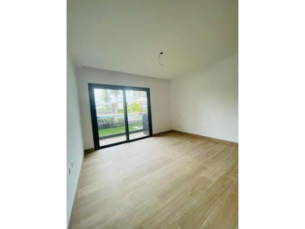 Modern Ground-floor Condo With Direct Pool Access