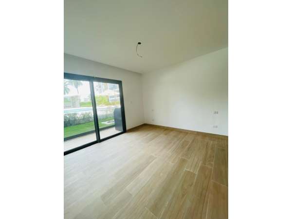 Modern Ground-floor Condo With Direct Pool Access