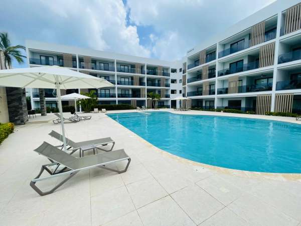 Modern Ground-floor Condo With Direct Pool Access