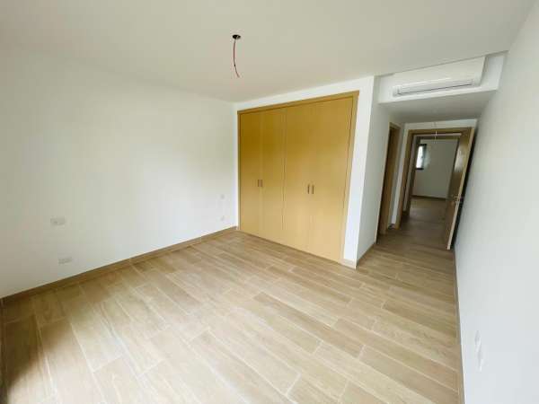 Modern Ground-floor Condo With Direct Pool Access