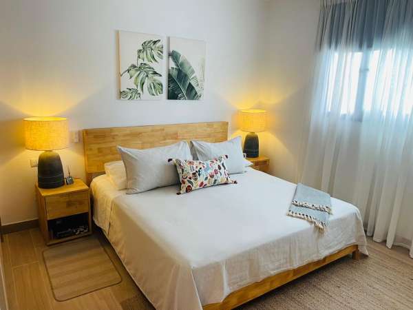 Lavishly Decorated 1 Bed 2 Bath Penthouse With