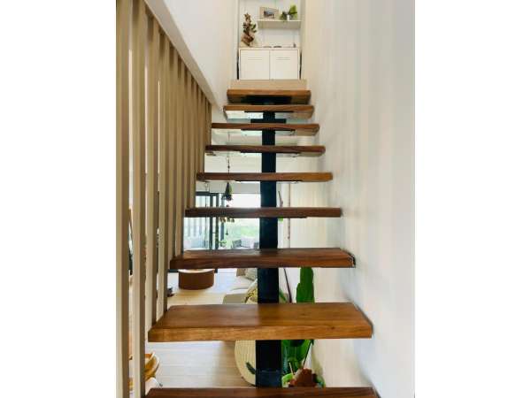 Lavishly Decorated 1 Bed 2 Bath Penthouse With