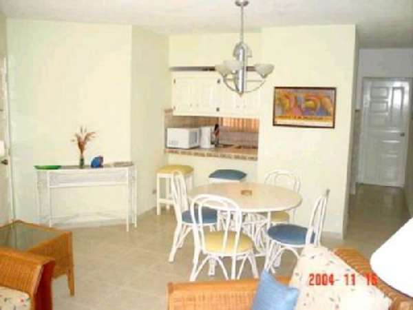 Nice Condo With Oceanview - Centrally Located !