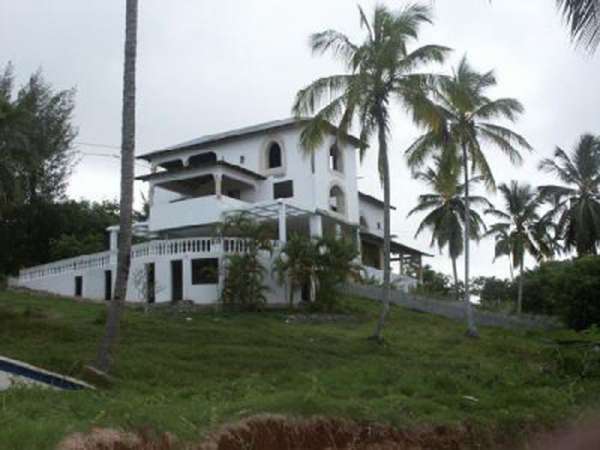 A Dreamy White Villa Overlooking Tropical Green